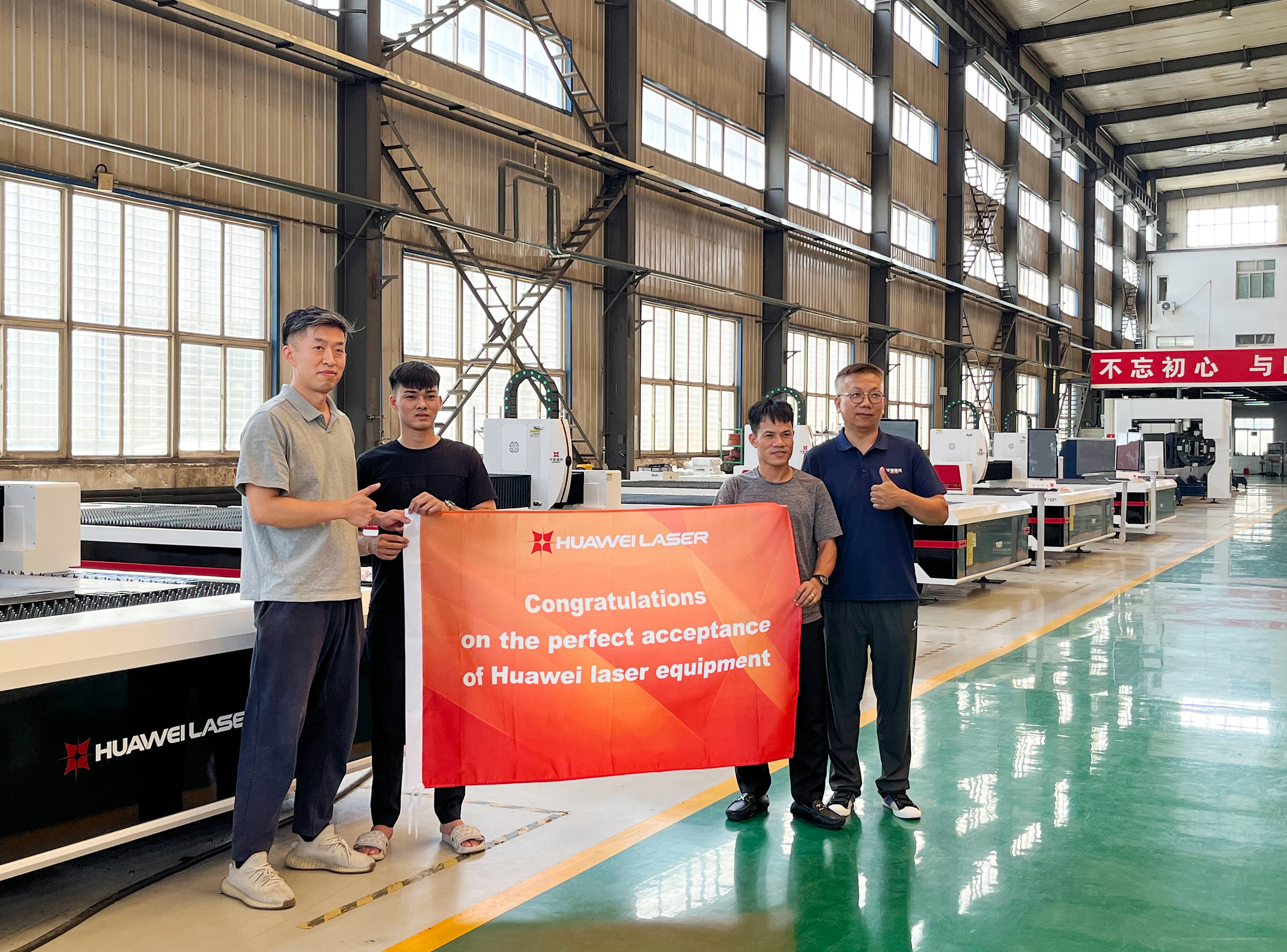 Erfolgreiche Lieferung von 6000W 6020 Laserschneider nach Vietnam